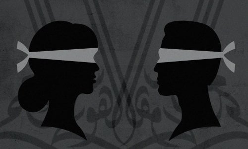 "لا تجادلني في شخصٍ تراه بعينك وأراه بقلبي"... عندما يكون الحب أعمى
