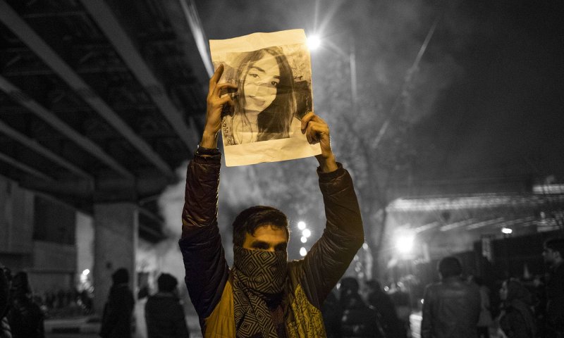لا يمكن أن يأكل المرء الكتب المقدسة كي يسد جوعه... ما لا يفهمه النظام الإيراني