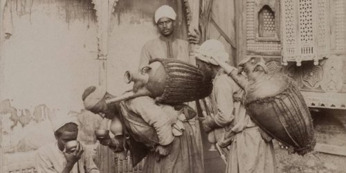 دليل الحرف والمهن والوظائف المنقرضة في العالم العربي... نحو 100 مهنة طواها التقدم 